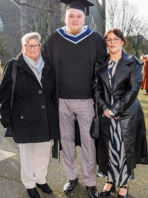 Daniel Pannett with his mother Siobhain and girlfriend Meagan O’Rourke. Photo: michaelorourkephotography.ie